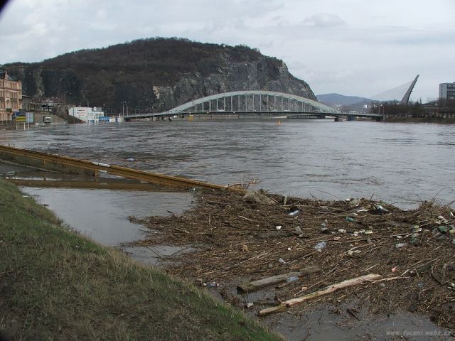 Stoupající hladina Labe v Ústí nad Labem. | Foto: Honza Zavřel