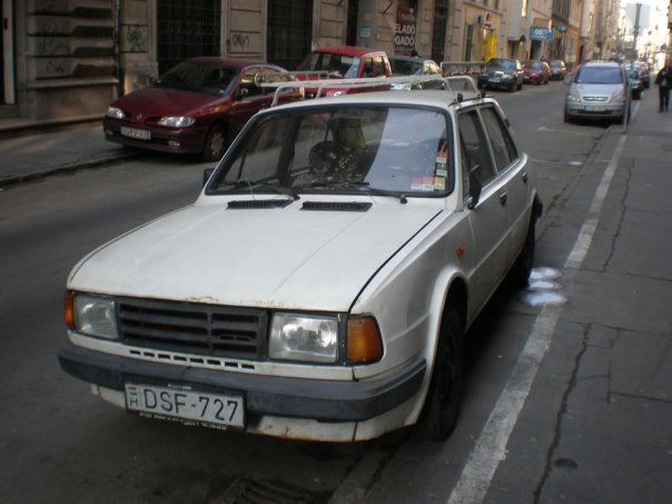 Maďarsko čekají chudé časy. Škoda 120 L na budapešťské ulici | Foto: Roman Gazdík