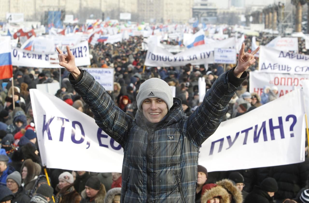 Россия 2010 е. Народ за Путина. Митинг за Путина. Бюджетники за Путина. Россияне.