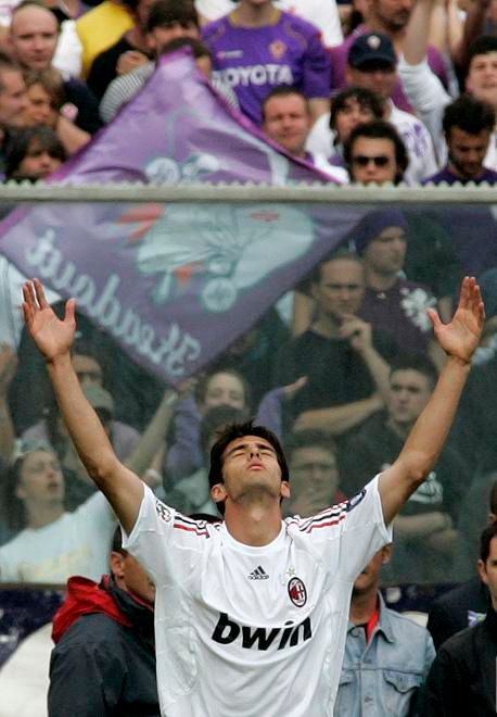 Kaká se raduje z branky do sítě Fioorentiny | Foto: Reuters