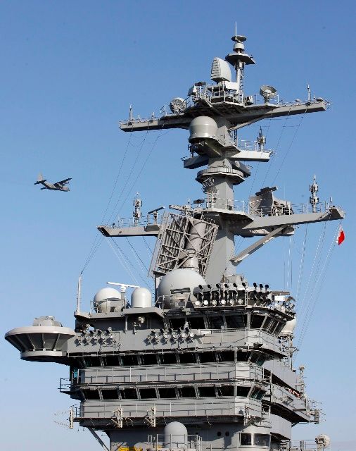 Věž letadlové lodi USS Carl Vinson. | Foto: Reuters