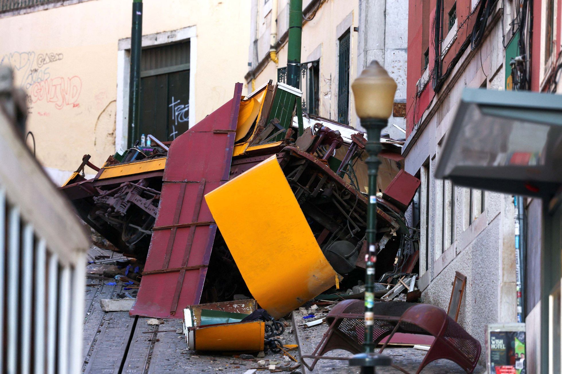 Lano, které způsobilo tragédii lanovky v Lisabonu, nesplňovalo normu