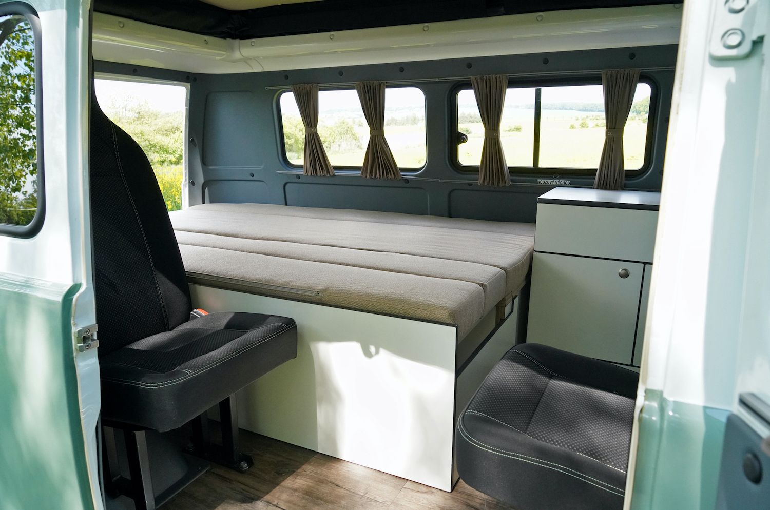 Uaz Bajkal Je Vw California Na Rusky Zpusob Obytnou Buchanku Uz Koupite I V Cesku Aktualne Cz