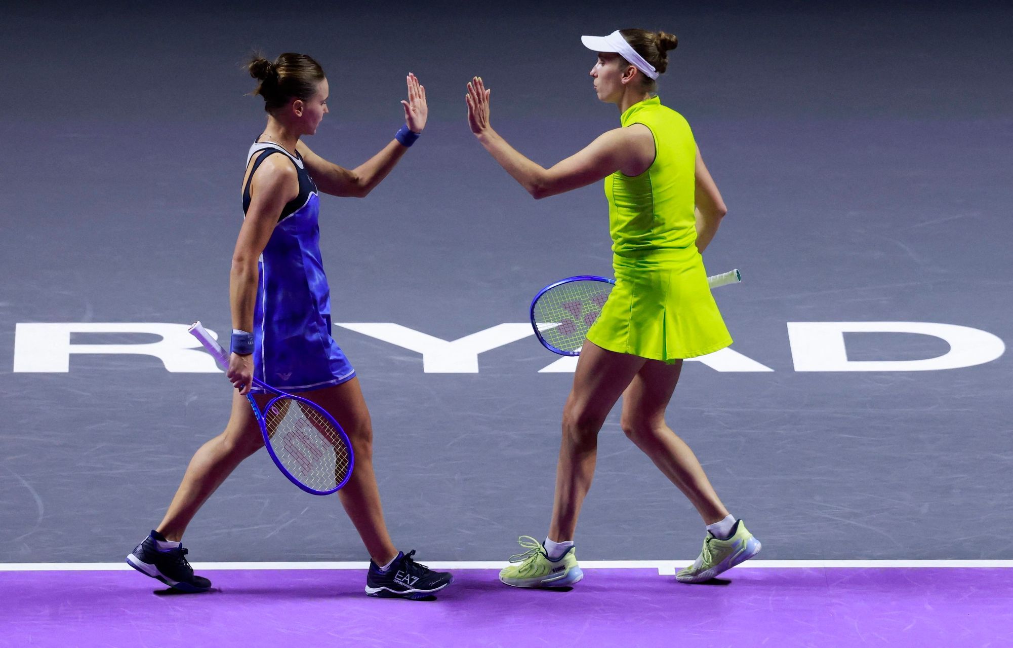 Přemožitelky Siniakové slaví. Kuděrmetovová s Mertensovou ovládly Turnaj mistryň