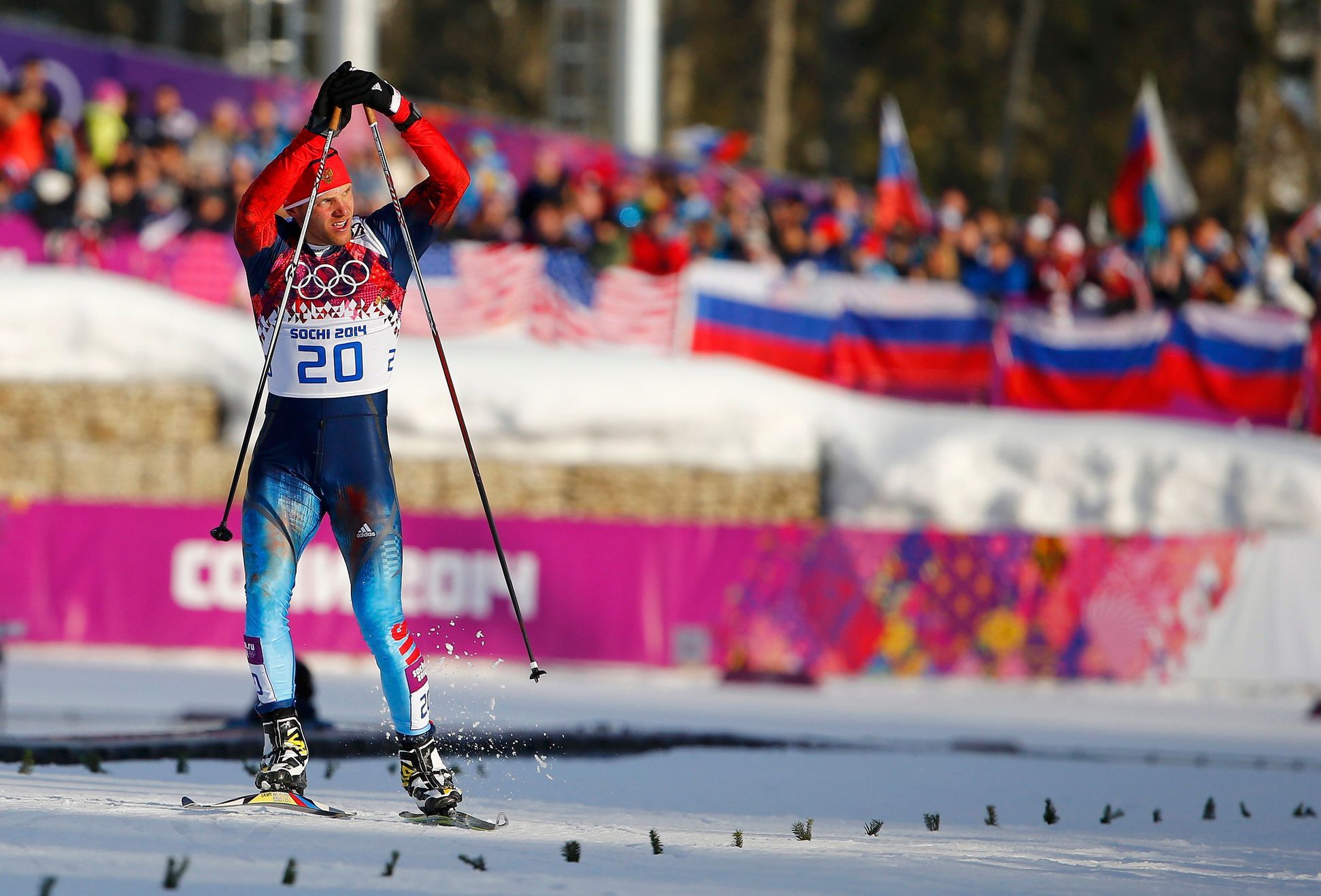 2014 спорт. Антон Гафаров Сочи 2014. Антон Гафаров падение. Лыжи Сочи 2014. Лыжные гонки болельщики.