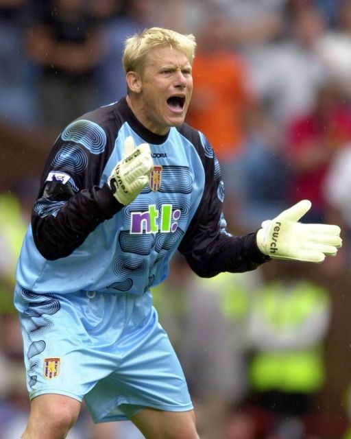 4. místo - Peter Schmeichel (179 bodů): V 90. letech kraloval anglické Premier League Manchester United a velkou zásluhu na tom měl dánský bouřlivák Schmeichel. V roce 1992 se stal základním kamenem šokujícího titulu Dánska na mistrovství Evropy. Poté pro tým Alexe Fergusona vychytal pět anglických titulů a další pohárové. V roce 1999 zvedl nad hlavu trofej pro vítěze Ligy mistrů. Poslední roky strávil ve Sportingu, Aston Ville a Manchesteru City. Sám dokonce nastřílel deset gólů. Po skončení kariéry působil ve sportovních i jiných televizních pořadech. | Foto: ČTK