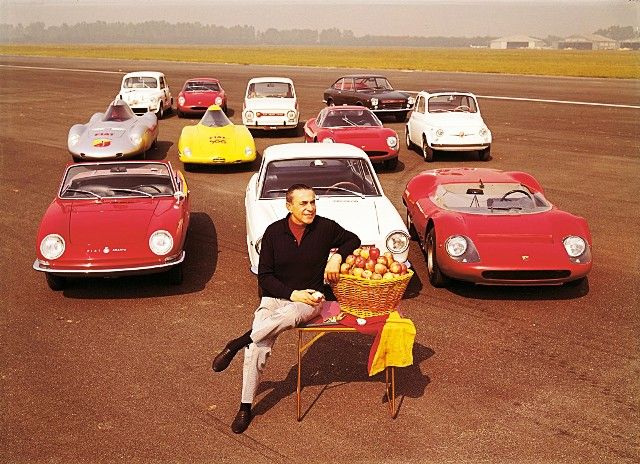 Carlo Abarth s některými svými vozy | Foto: Abarth