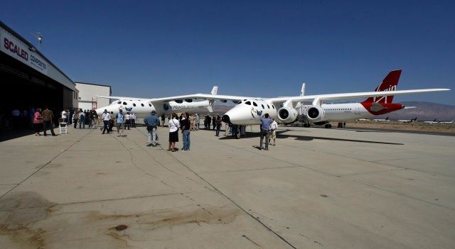 Poprvé by se podle Bransona mohla Eve na orbit dostat už za 18 měsíců | Foto: Reuters