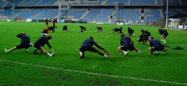 Sparta se rozcvičuje. | Foto: Jakub Šafránek