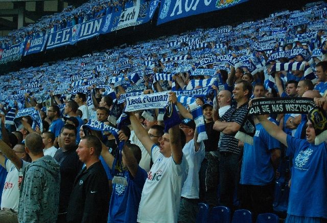 Fanoušci na městském stadioně v Poznani. | Foto: Jakub Šafránek