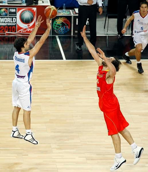 Miloš Teodošič právě trefuje postup | Foto: Reuters