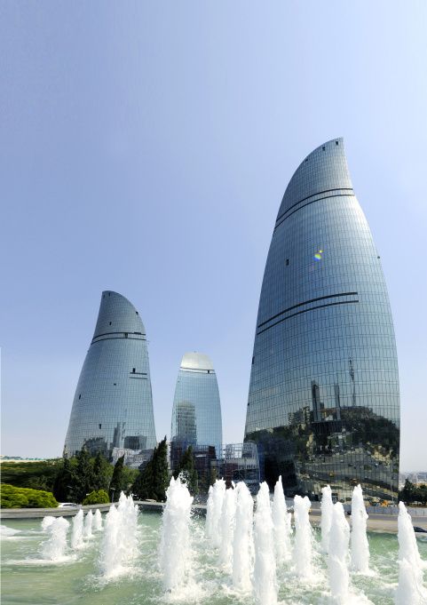 Vítěz kategorie: Nejlepší hotel & turistická oblast Baku Flame Towers Baku, Ázerbájdžán Developer: Azinko Development MMC Architekt: HOK International Ltd.  Tři hotelové věže ve tvaru plamene s naoranžovělými skleněnými tabulemi získaly letos cenu MIPIM jako nejlepší hotelový komplex. Pro Ázerbájdžán představují jednu z nejpozoruhodnějších staveb, která kdy byla v této zemi postavena. Byly navrženy tak, aby vás při pohledu na panorama metropole Baku ihned upoutaly. Jejich vzhled má odrážet místní historii, ve které se snoubí oheň a zemní plyn i odvážná budoucnost země. | Foto: MIPIM