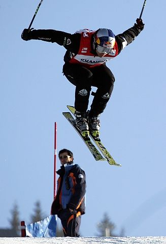 Český skikrosař ladí formu právě na olympijské hry, o uplynulém víkendu poprvé po čtyřech letech vyhrál závod Světového poháru. | Foto: Reuters