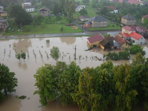 Letecké záběry Novojičínska ukazují zkázu v plném rozsahu | Foto: HZSMSK