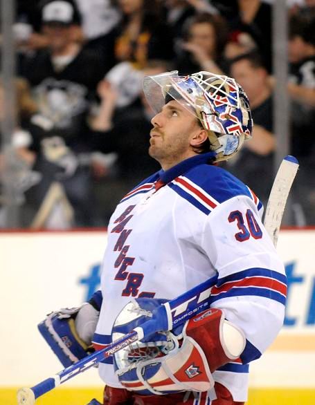 Zklamaný Henrik Lundqvist. Jeho tým je z play off vyřazen | Foto: Reuters