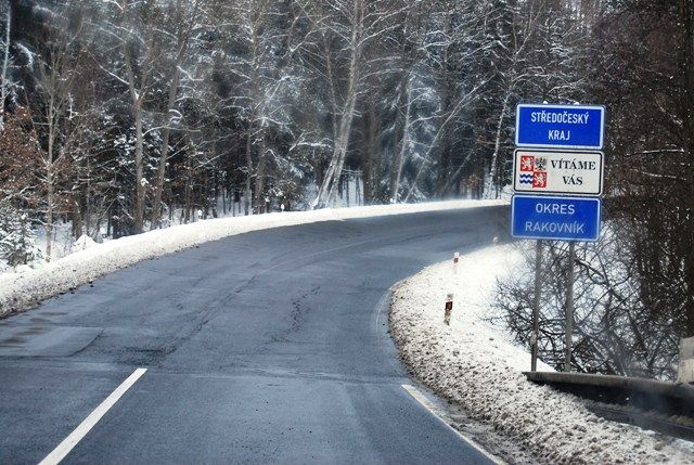 Při vjezdu do Středočeského kraje se připravte na horší stav silnic | Foto: Radek Pecák