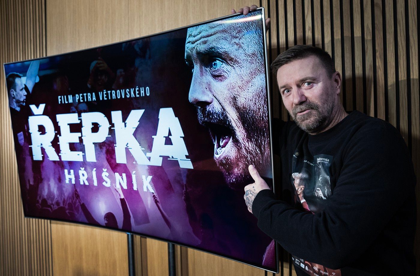 Místo sebevraždy sladký happyend. Premiéra Řepkova filmu Hříšník nadchla i Jágra