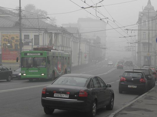 Moskevská ulice zahalena do kouře | Foto: Jiří Just, Moskva