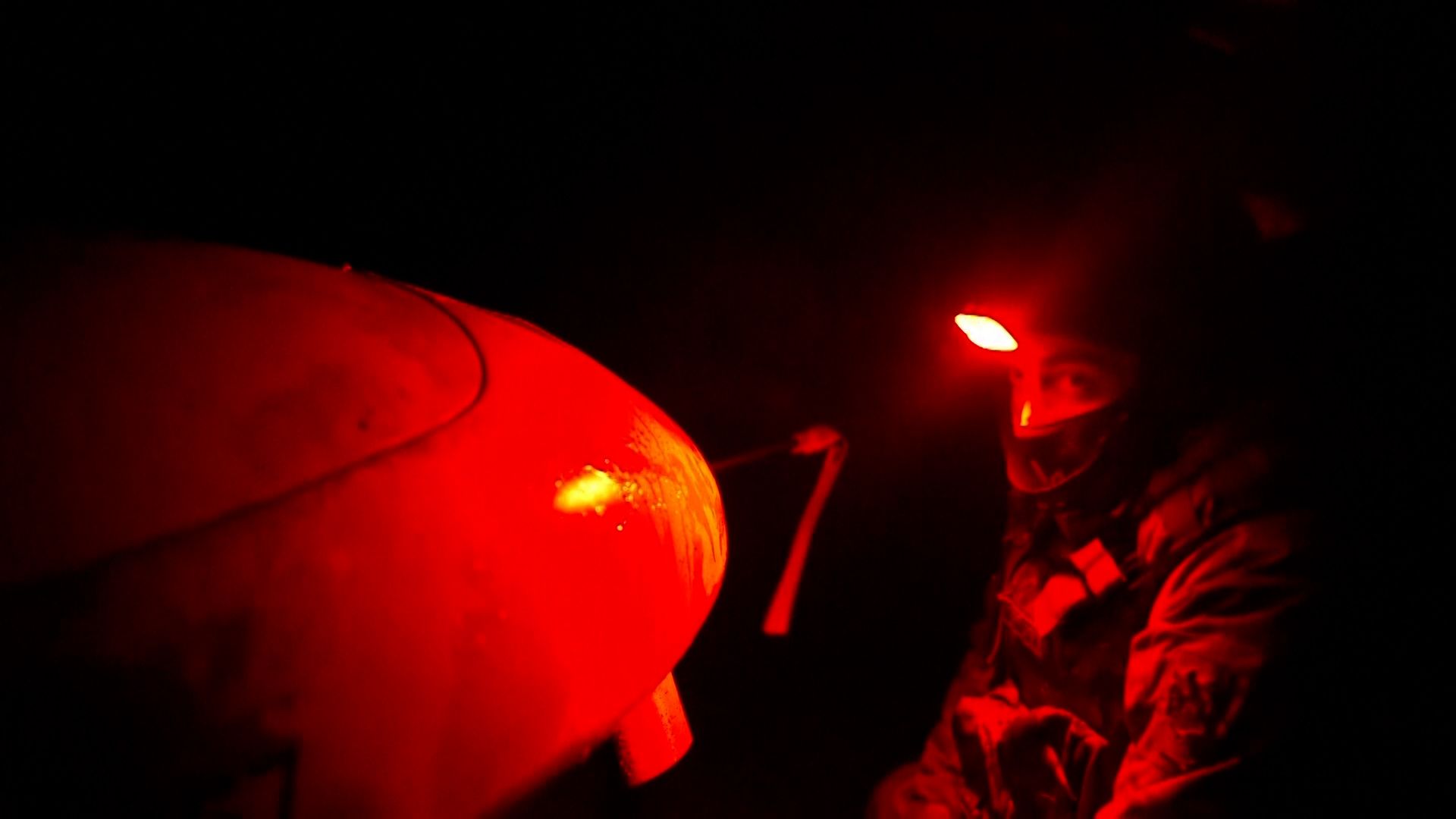 To si Kreml ani neuměl představit. Ukrajinci ničí Rusko zevnitř, ukázali noční video