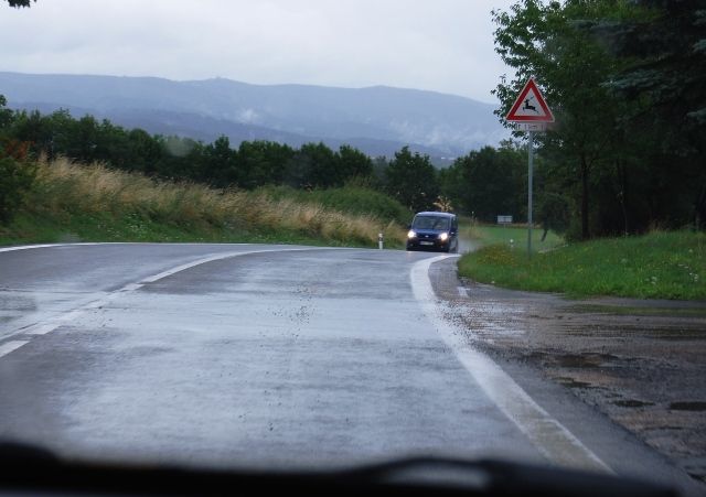 Zvěř můžete vidět skutečně až na poslední chvíli | Foto: Radek Pecák