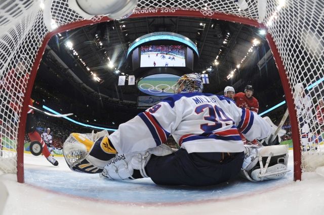 Kanada podlehla na olympijských hrách po padesáti letech USA. V repríze finále ze Salt Lake City Spojené státy vyhrály 5:3. | Foto: Reuters