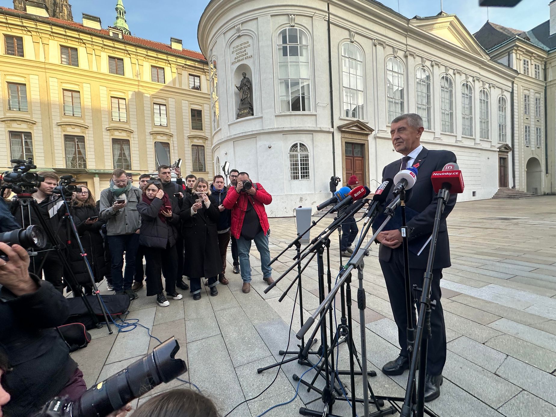 Babiš odcházel od prezidenta bez nálady. Postěžoval si, co by se stalo, kdyby zemřel