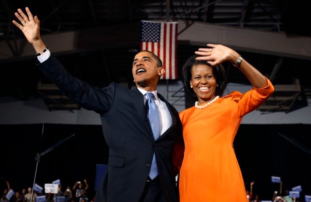 Obama může oslavovat. I se svou ženou Michelle. | Foto: Reuters