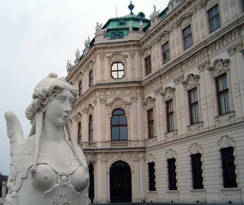 Horní Belveder - po cestě z nádraží ho nelze minout. Stojí za to vážit návštěvu i sem. I kdyby to mělo být jen kvůli slavnému "Polibku" Gustava Klimta. | Foto: Jiří Hloušek