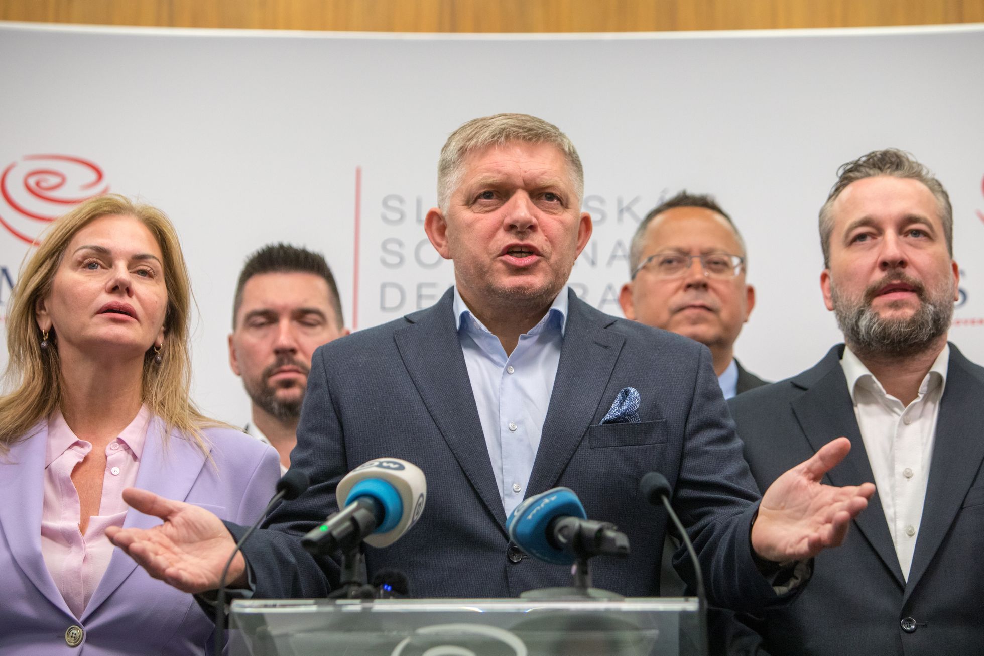 Fico vyhání média ze sněmu i Úřadu vlády. Útoky sílí, reaguje na výpady novinář - Aktuálně.cz
