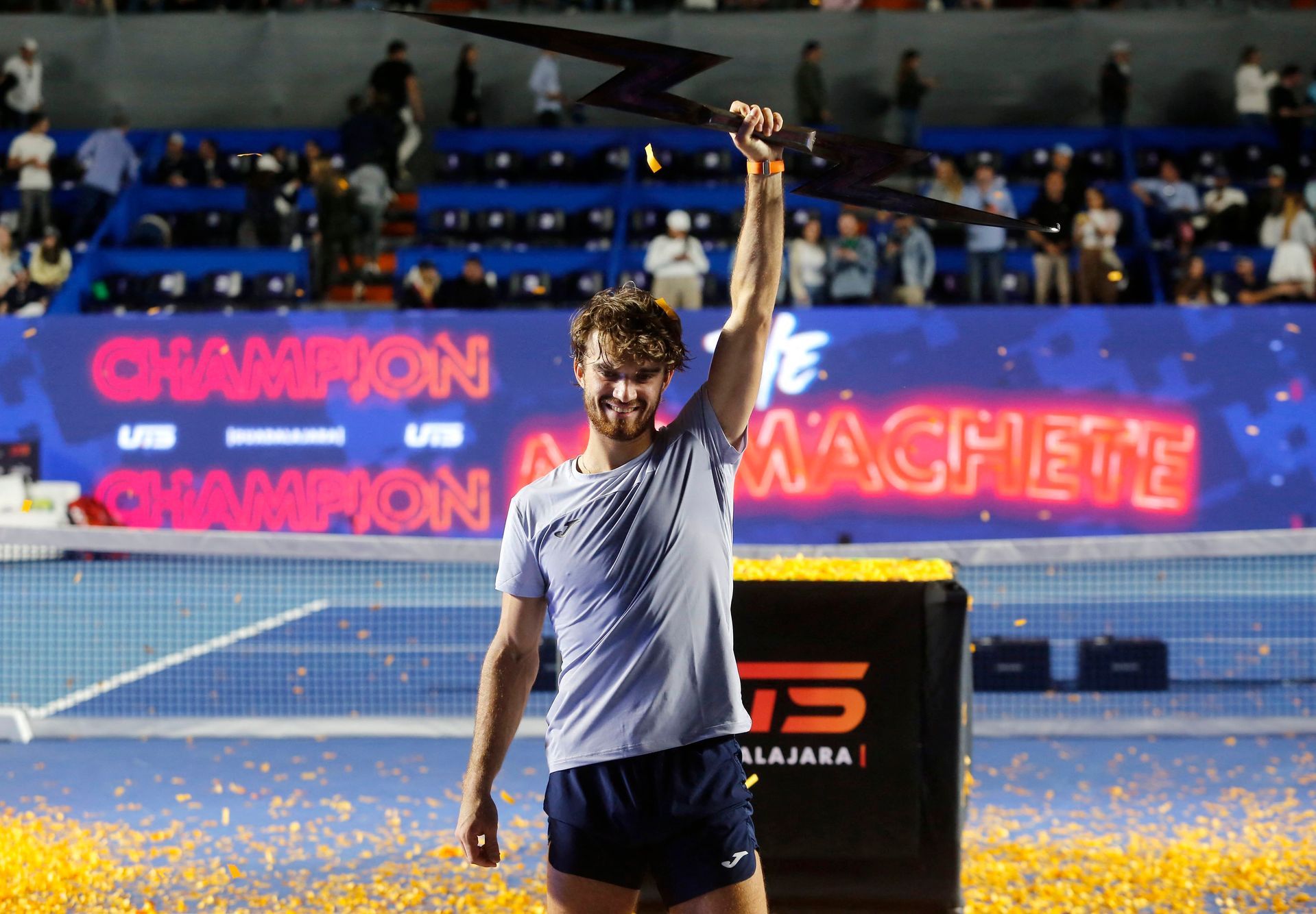 V alternativním vesmíru je králem, šéf ho zbožňuje. Macháč může vydělat 20 milionů