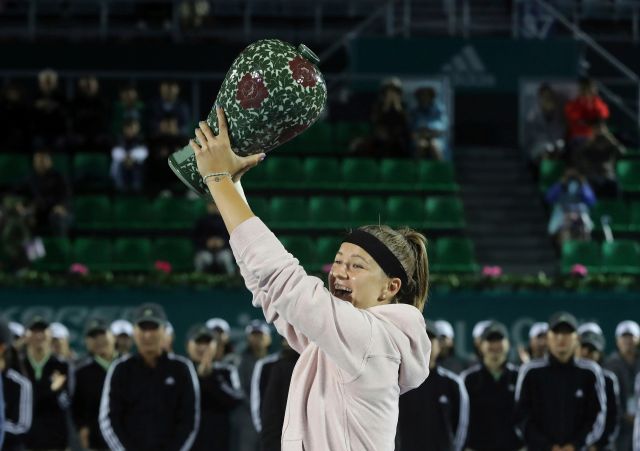 Muchová s trofejí na turnaji v Soulu | Foto: ČTK