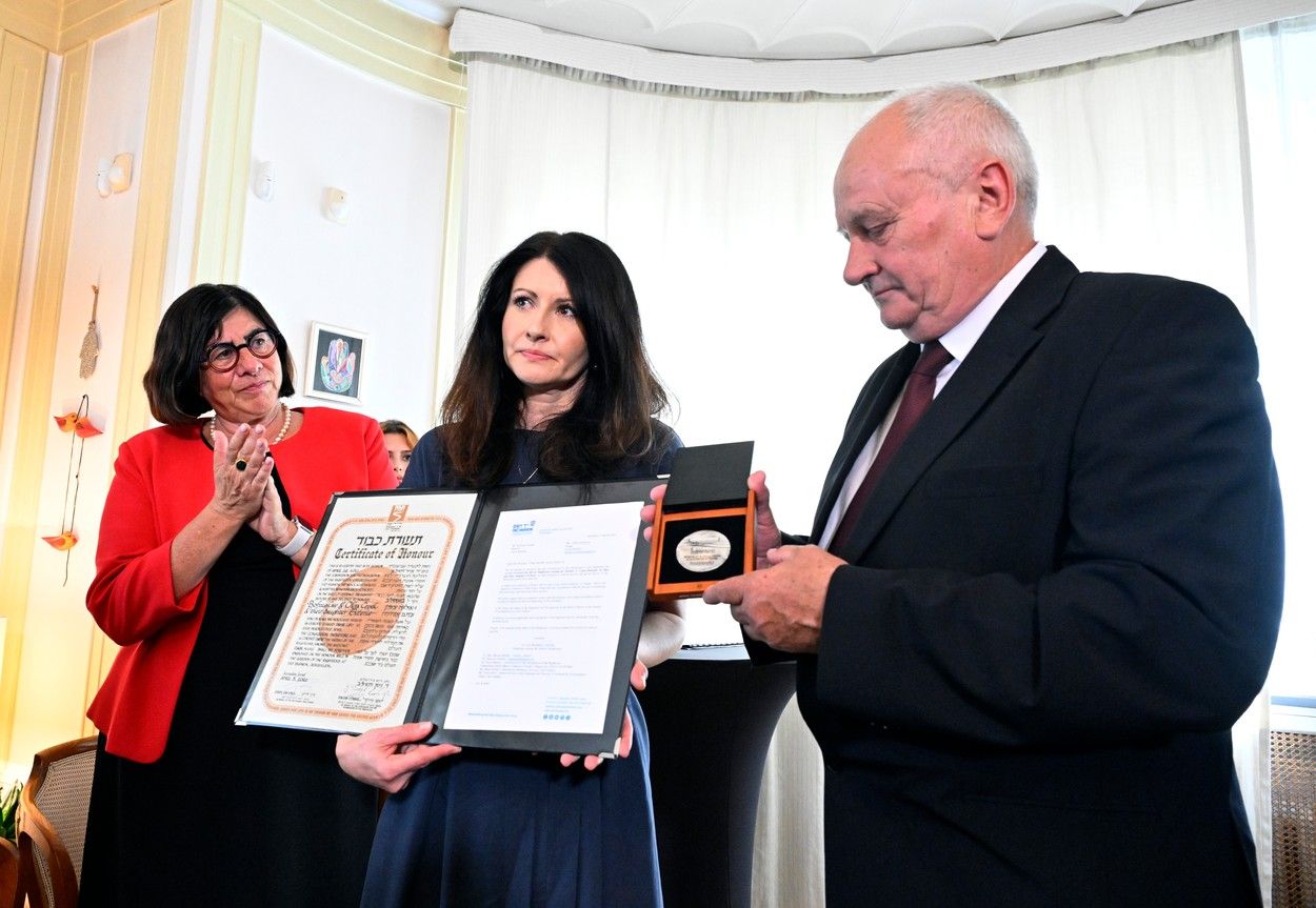 The Israeli government posthumously honors three Volhynian Czech citizens.  During the war, they hid a Jewish family
