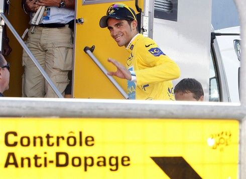 Alberto Contador je na dopingovou kontrolu | Foto: Sport