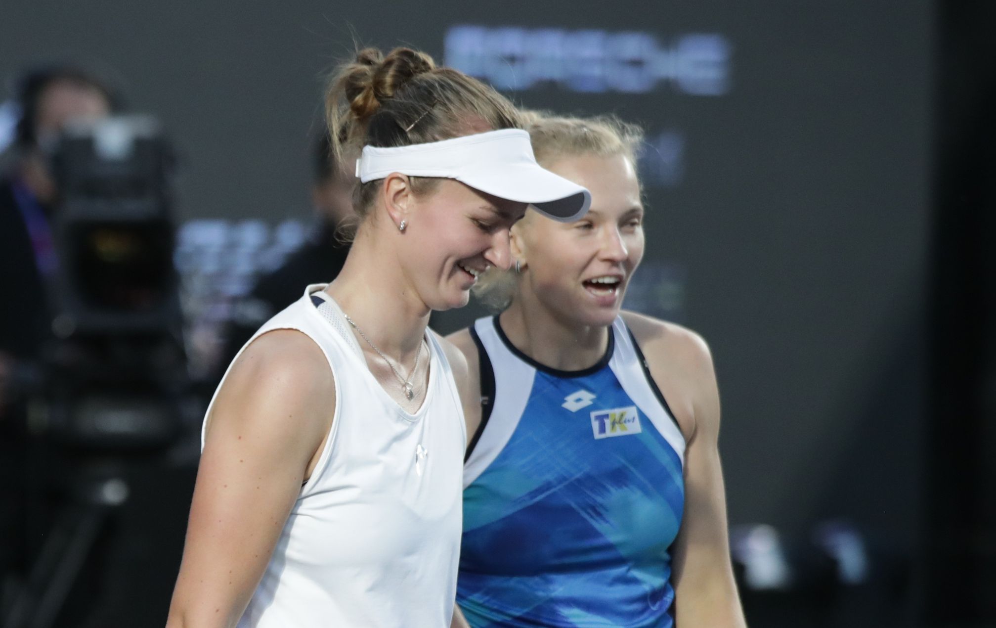 Krejčíková se Siniakovou si zahrají o final Australian Open