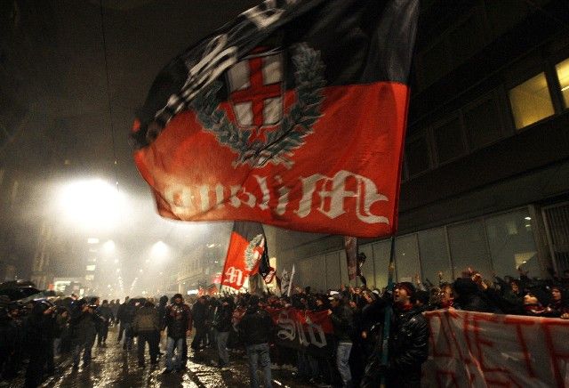 Prodat Kaká do Manchesteru City? To nedovolíme, brojí fanoušci AC Milán. | Foto: Reuters