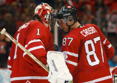 Roberto Luongo a Sidney Crosby | Foto: Reuters