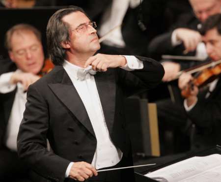 Maestro Riccardo Muti diriguje vídeňské filharmoniky | Foto: Aktuálně.cz