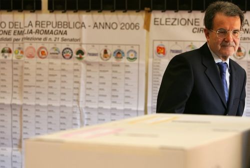 Romano Prodi volil v neděli v Bologni | Foto: Reuters