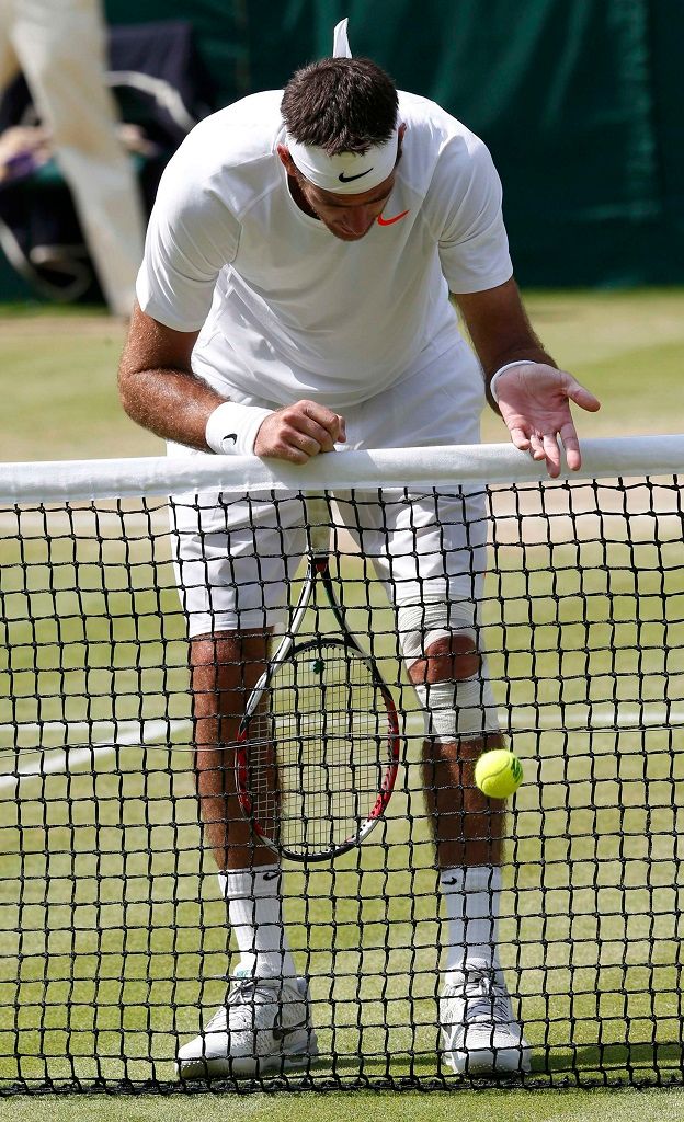 "Takhle musíš," ukazoval Del Potro velmi pomalu chápajícímu žlutému nesmyslu. | Foto: Reuters