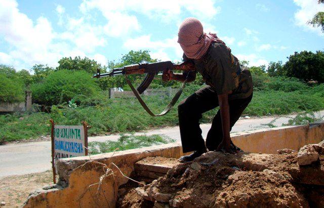 Islamistický bojovník během přestřelky v Mogadišu. 12. květen 2009 | Foto: Reuters