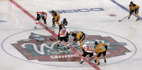 Zpátky k Winter Classic. V ní si Philadelphia ještě bez Jaromíra Jágra zahrála i v roce 2010. | Foto: Sport