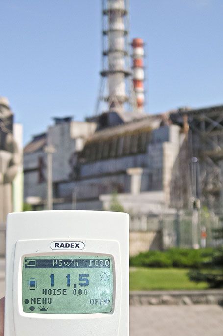 Radiace vycházející přímo z trosek reaktoru. Hodnota 11,5 µSv/h je 50krát vyšší než normální stav, ale jen 3 až 4krát vyšší než úroveň kosmického záření při letu letadlem. | Foto: Ondřej Hruška