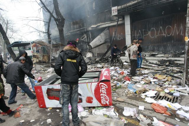 Nepokoje v Kyrgyzstánu | Foto: Reuters