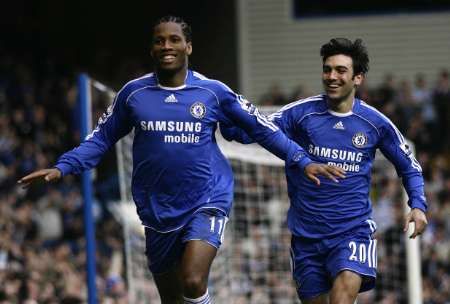 Paulo Ferreira a Didier Drogba slaví gól. Hádejte koho? | Foto: Reuters