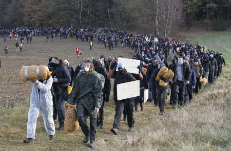 Aktivisté z Metzingenu | Foto: Reuters