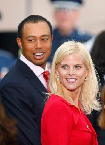 Tiger Woods se navíc snažil i nadále udržet manželství s Elin Nordgrenovou | Foto: Reuters