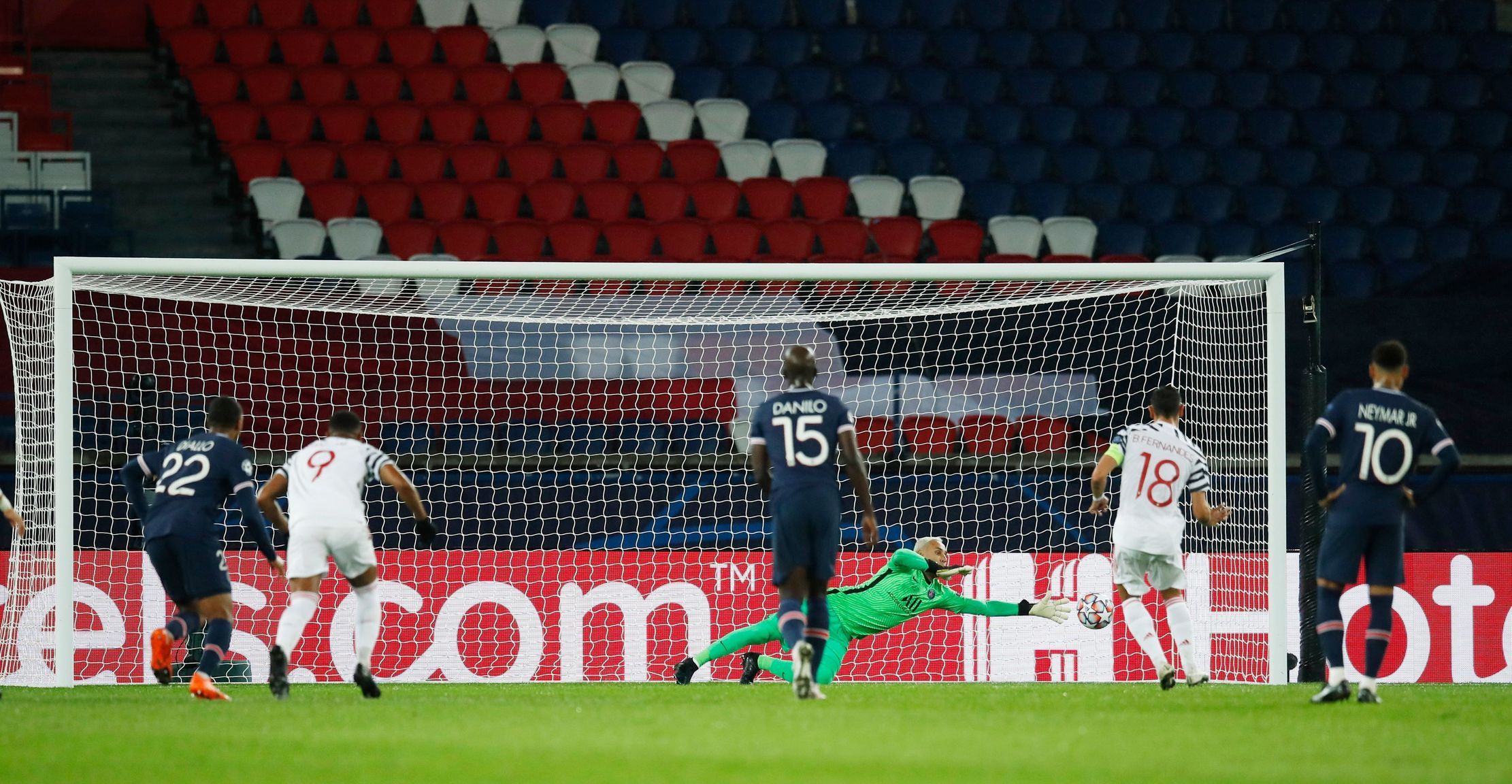 “Kolářovka” in Paris.  PSG also paid for the goalkeeper’s movement, Manchester gave the second penalty