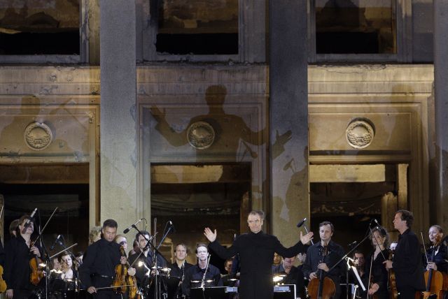 Koncert věnoval dirigent ruským a osetským obětem konfliktu. | Foto: Reuters