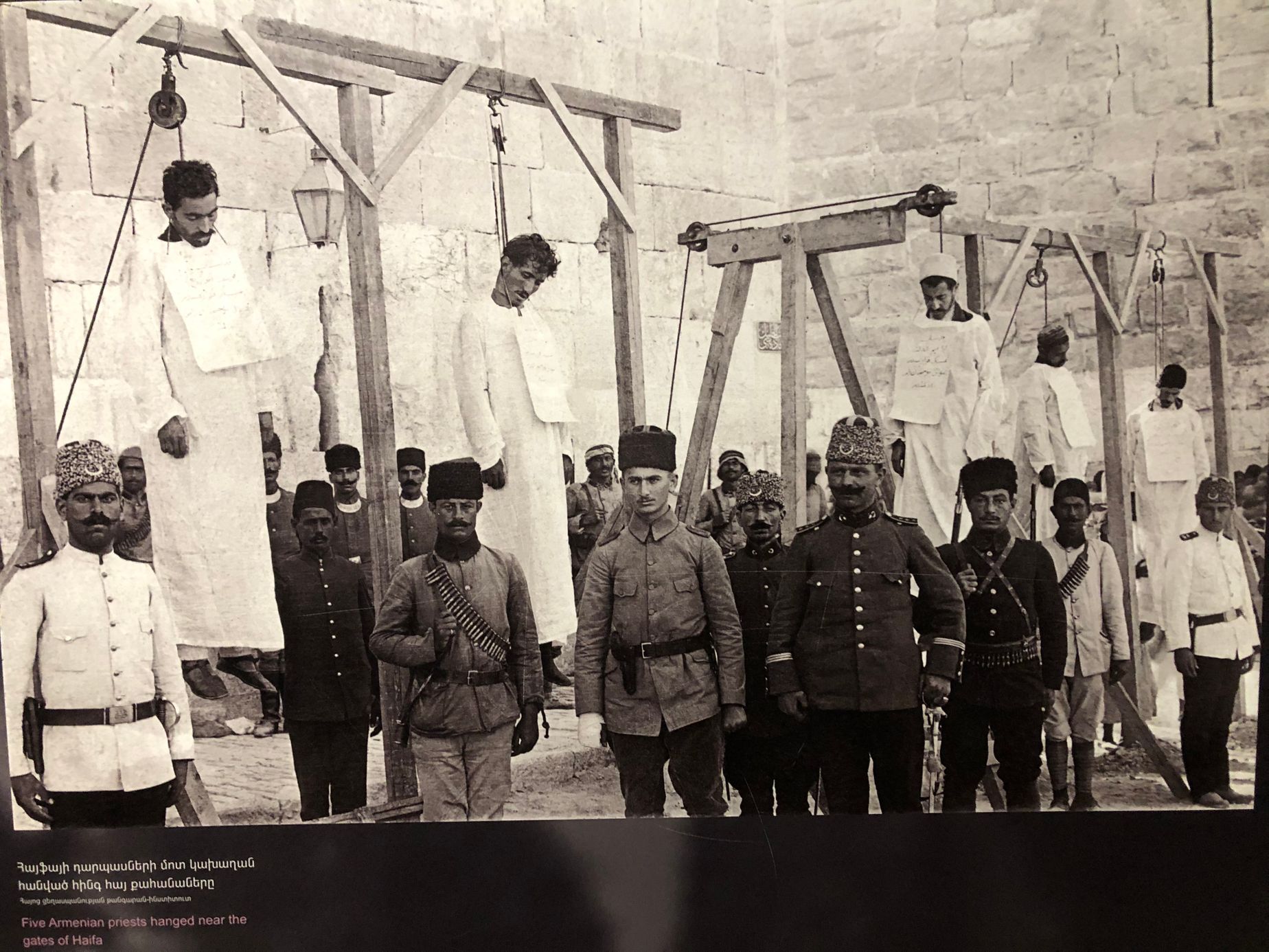 Геноцид армян 1915 24 апреля. 24 апрель 1915 в османской империи. В каком году был армянский. Османская империя геноцид 1915. Геноцид армян в османской империи 1915.