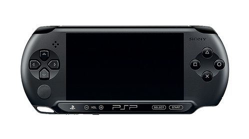 Nové PSP za hubičku

V dychtivém očekávání nového handheldu Playstation Vita nejednoho miláčka herních konzolí překvapila zpráva zveřejněná na právě probíhajícím herním veletrhu Gamescom 2011 v Kolíně nad Rýnem o novém modelu PSP (Playstation portable) s označením PSP-E1000. | Foto: Sony Corp.